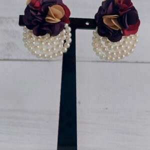 Aretes con perlas y Flor.