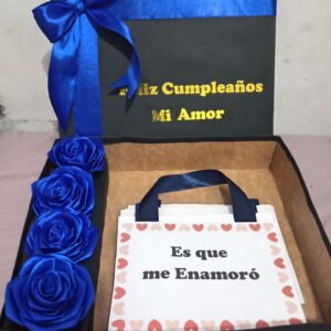 Caja de Regalo con Rosas Eternas